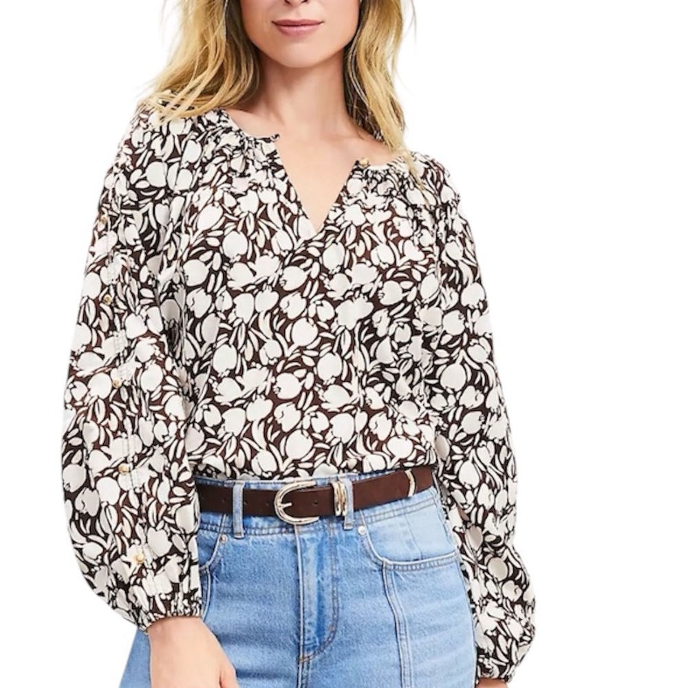 NWT tulip print blouse with button sleeves new with tags sz M/L. Retail $75